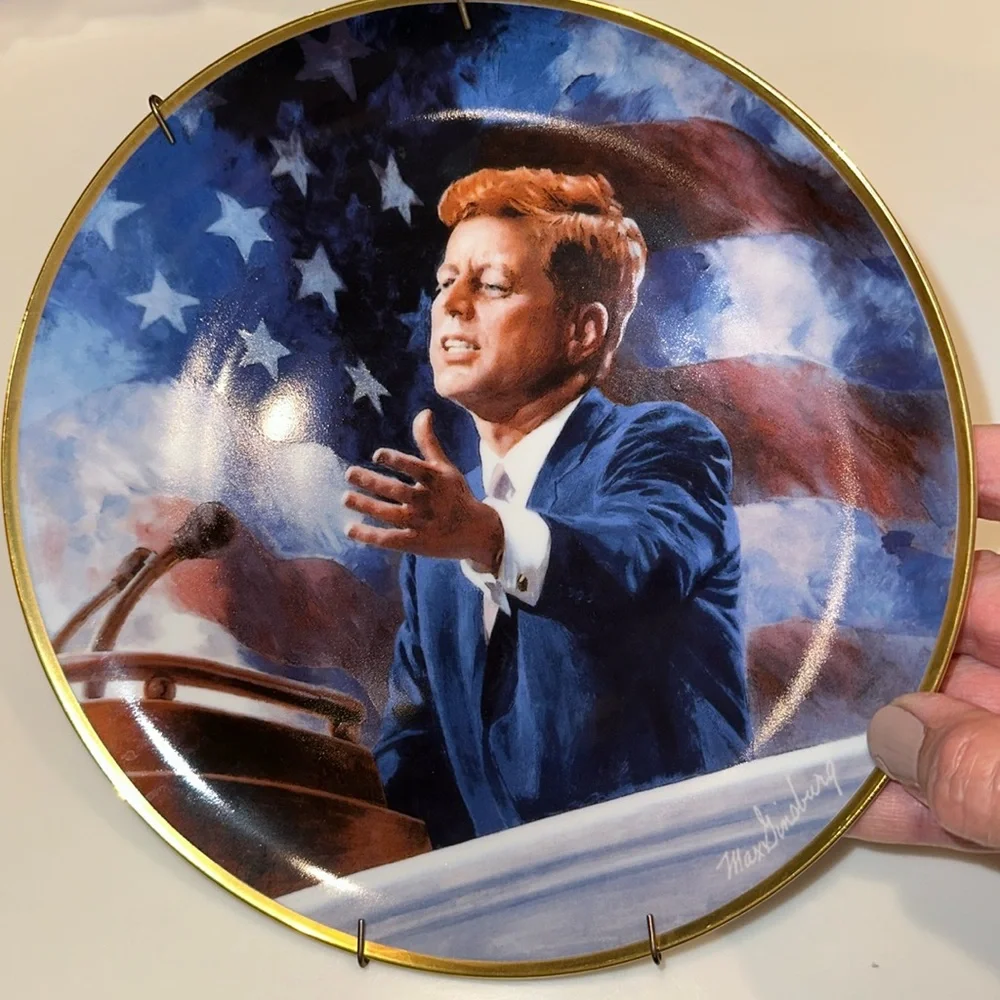 FRANKLIN MINT Limited Edition Collectible John F Kennedy JFK Plate/Hanger 8”